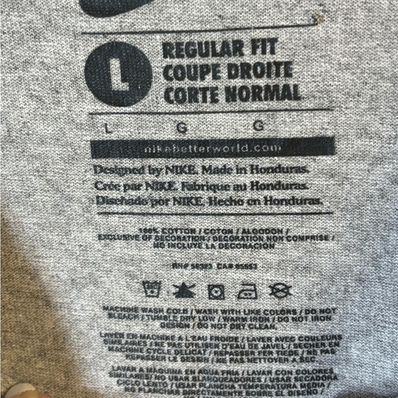 Nike Sportswear Men's T-Shirt Large Regular Fit NWT - Picture 4 of 4